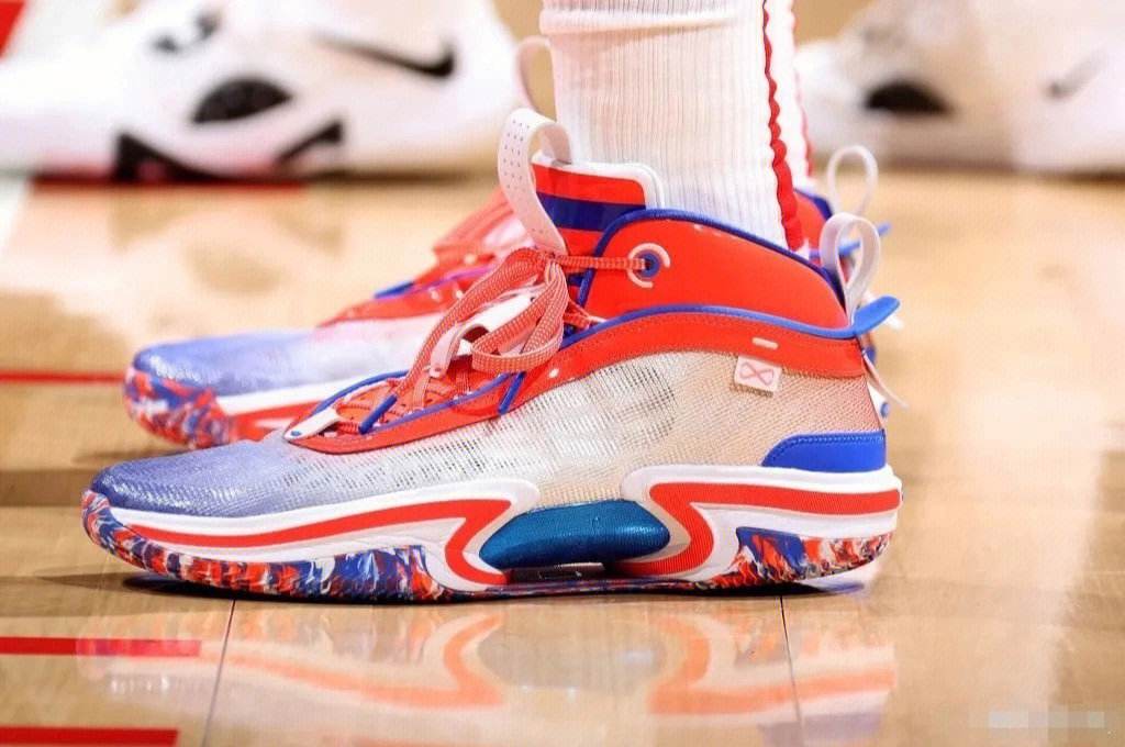 V体育：NBA球员定制球鞋，个性十足！