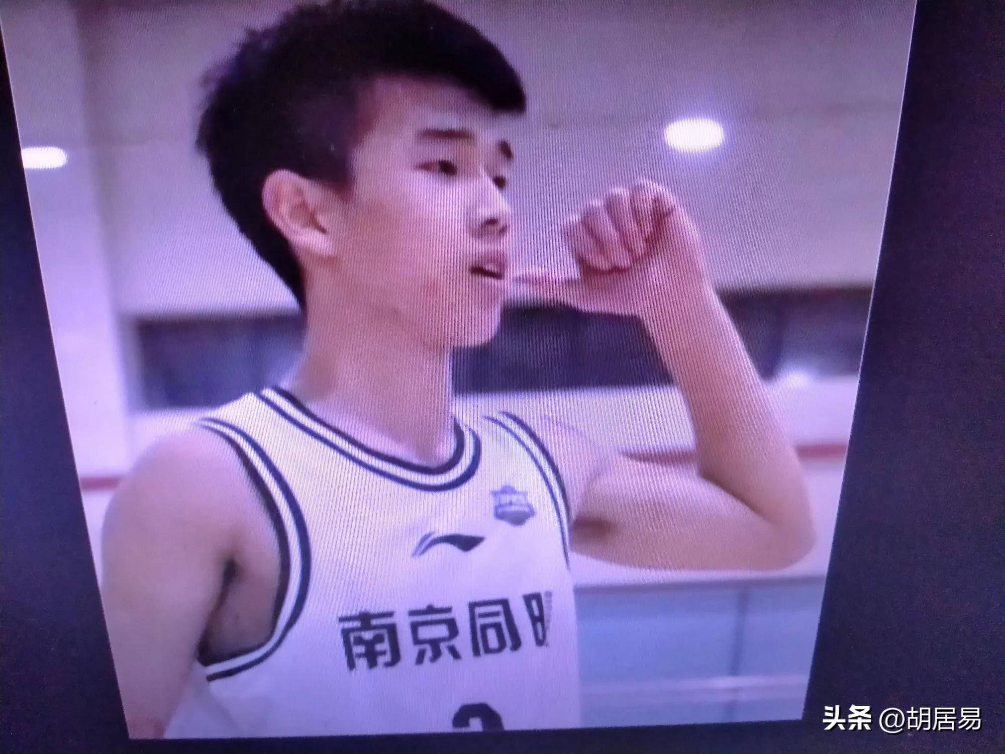 V体育：中国球员留洋海外，挑战更高水平！