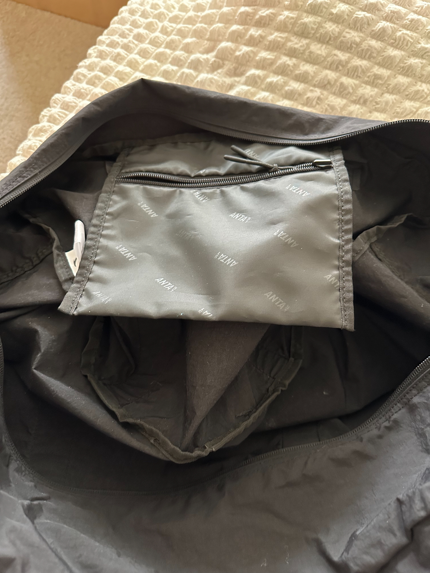关于V体育：UnderArmour篮球包，方便实用！的信息