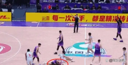 V体育：CBA联赛裁判误判，引发争议！
