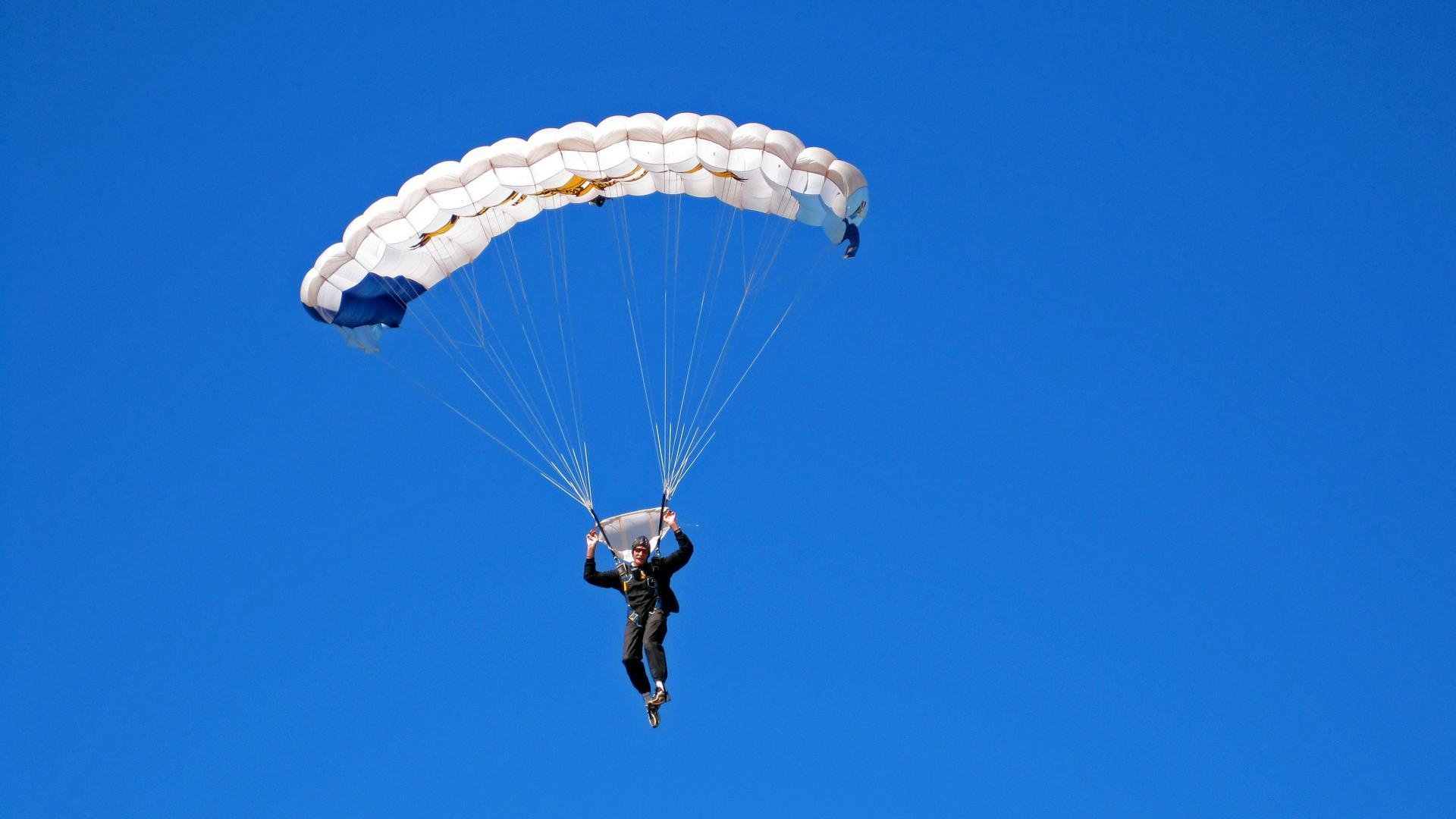 “中国足球裁判技术培训班全国巡讲圆满结束”，足球裁判培训视频