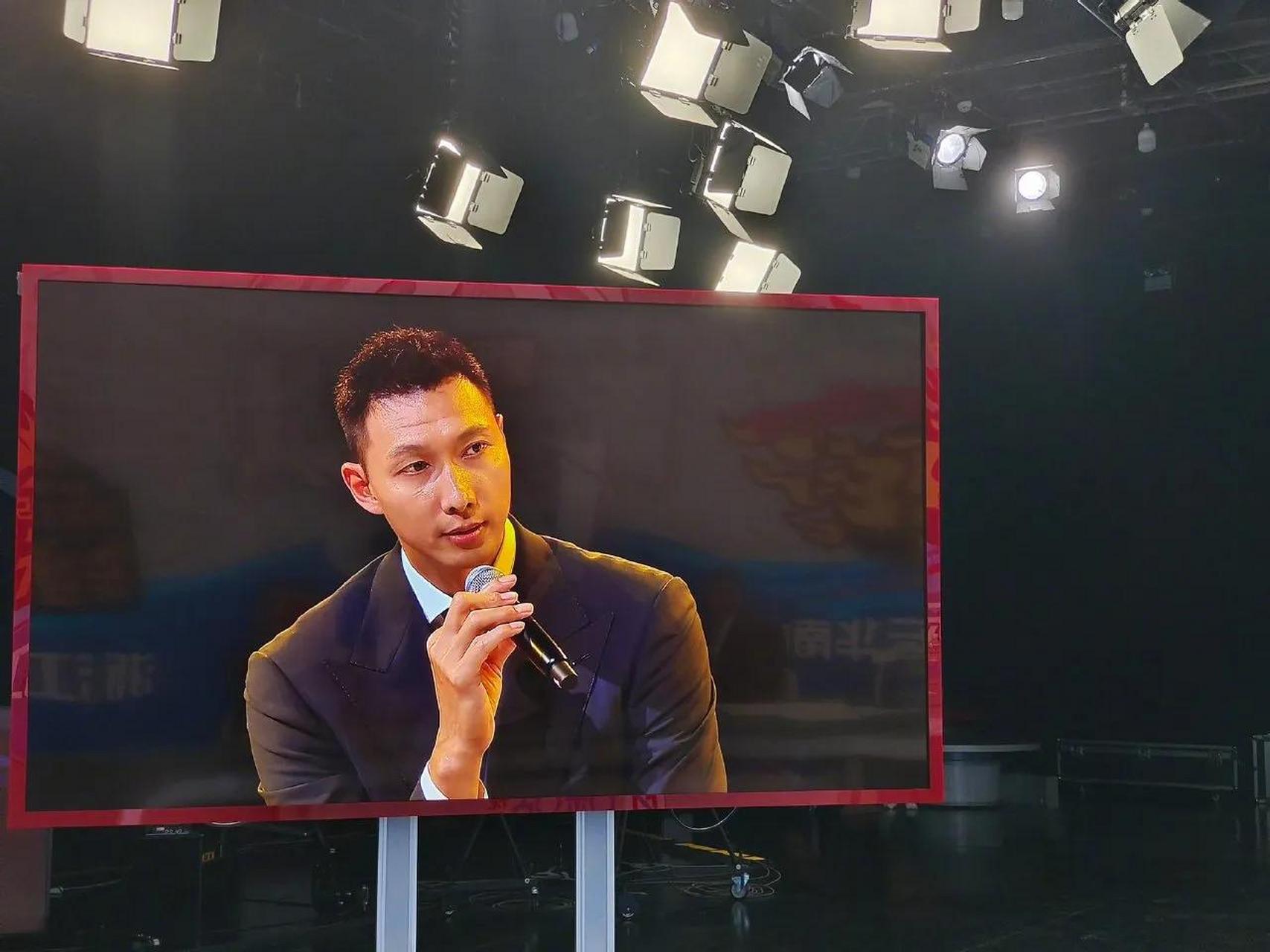 V体育：易建联退役，转型教练？的简单介绍