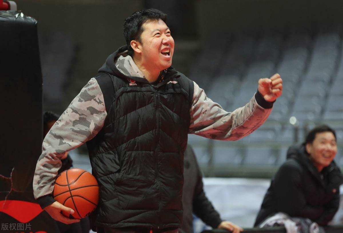 包含V体育：王治郅担任八一男篮主教练，传承精神！的词条