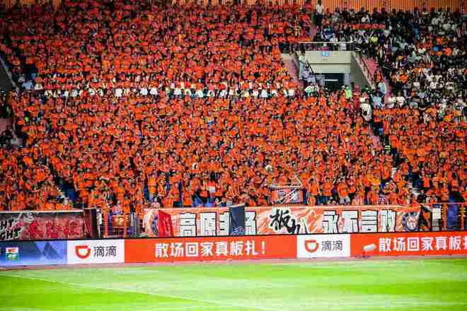 V体育：马赛球迷热情高涨，主场氛围火爆的简单介绍