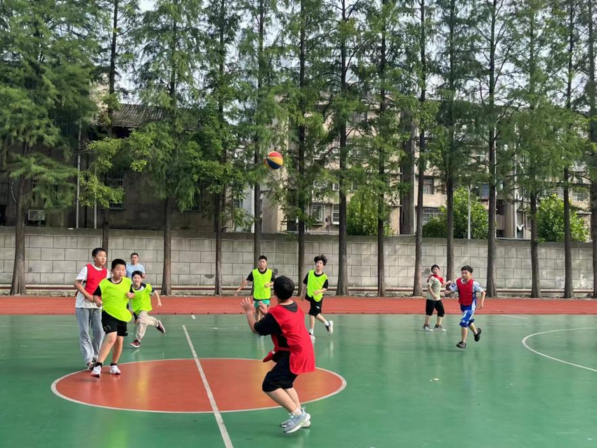 V体育：校园篮球推广普及，培养学生兴趣！的简单介绍