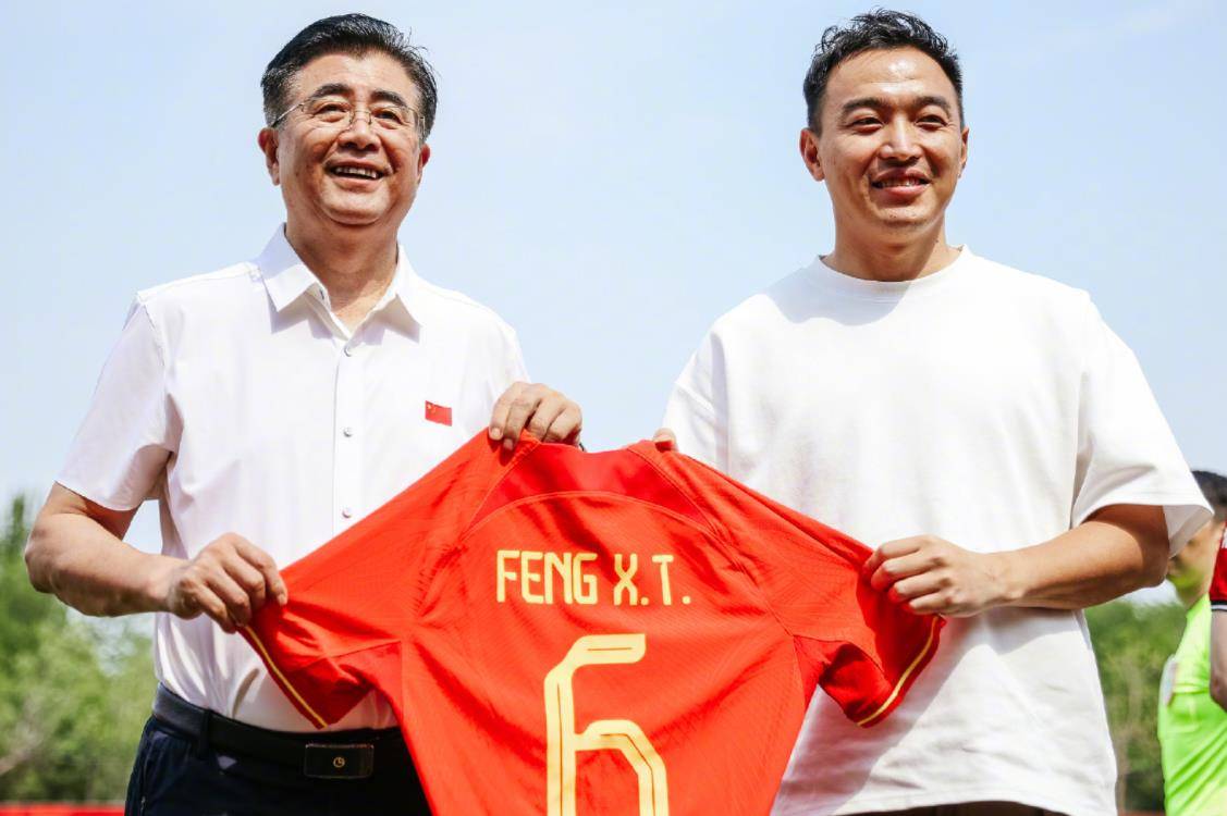 关于V体育：冯潇霆担任青训顾问，助力青少年足球的信息