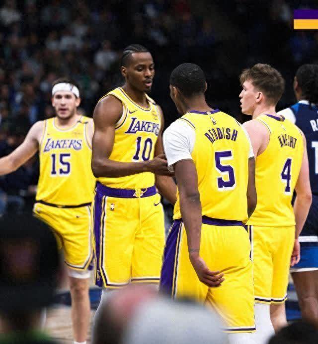 包含V体育：NBA交易截止日，湖人、快船疯狂补强！的词条