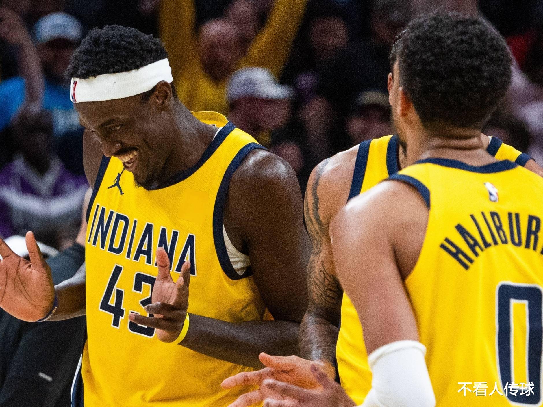 V体育：NBA裁判，比赛的守护者！
