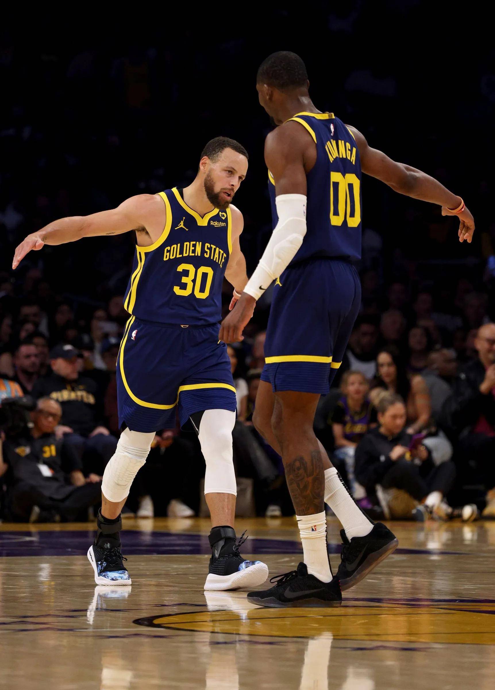 包含V体育：NBA季后赛：库里伤退，勇士队前景堪忧的词条