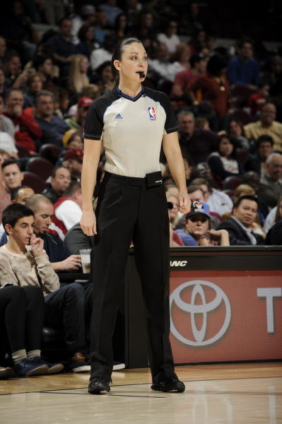 V体育：NBA裁判执法风格，各具特色！