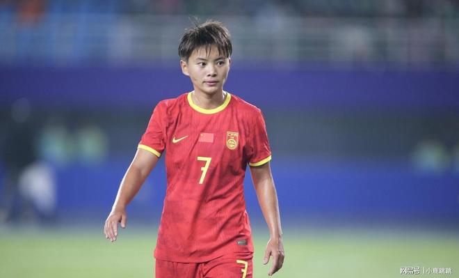V体育：王霜闪耀女足赛场，赢得赞誉