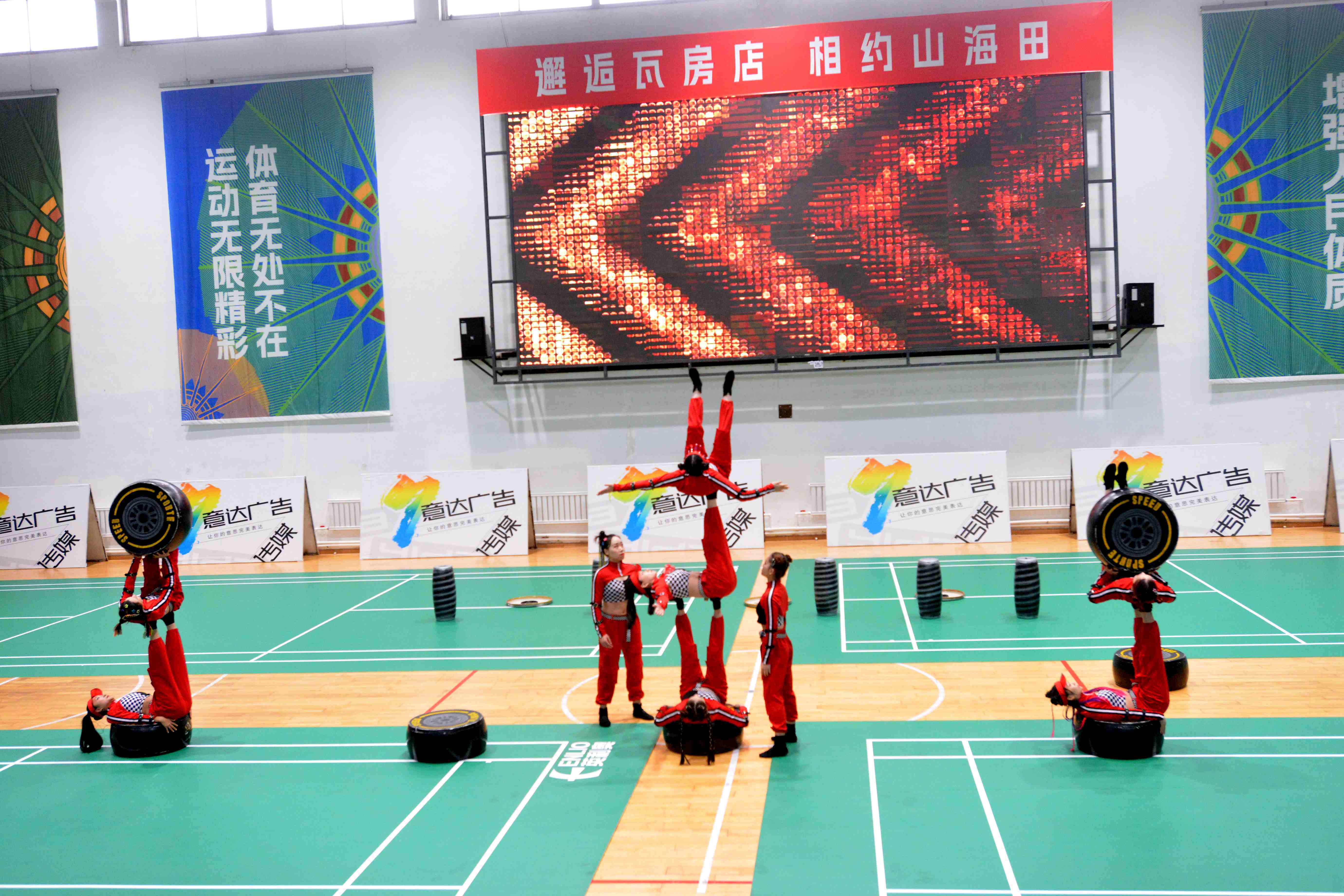V体育：羽毛球世锦赛：中国队赛后庆祝，喜悦溢于言表