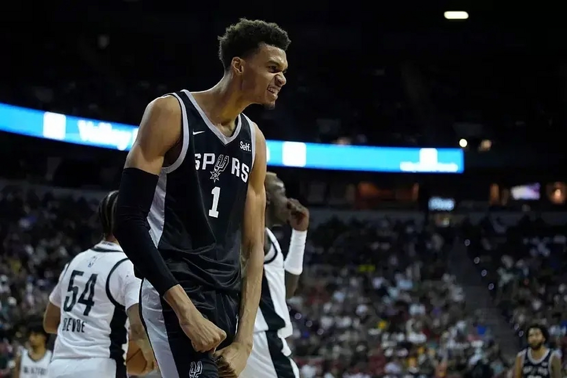 V体育：NBA夏季联赛，文班亚马初露锋芒！的简单介绍